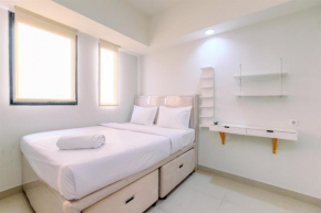 Nice and Comfortable 1BR Evenciio Margonda Apartment By Travelio